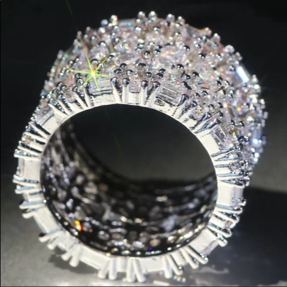 💯 NEW 18 CT 925 STERLING SILVER DIAMOND RING, CUTE RING, SHINY RING. - Picture 3 of 6